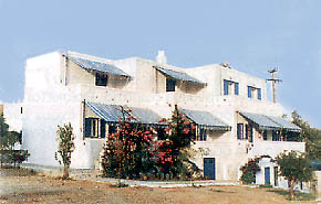 Mbouritis2.JPG (21357 bytes)