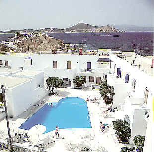 Nissaki Beach Hotel - View of the pool  (18472 bytes)