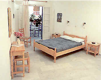 Our hotel offers comfortable and clean rooms. (13845 bytes)